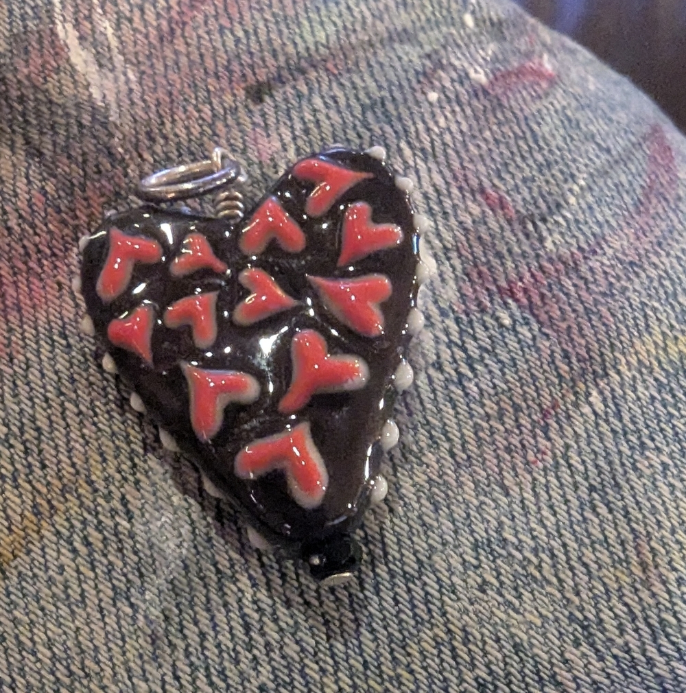 Chic Heart Pendant  - Black and Red